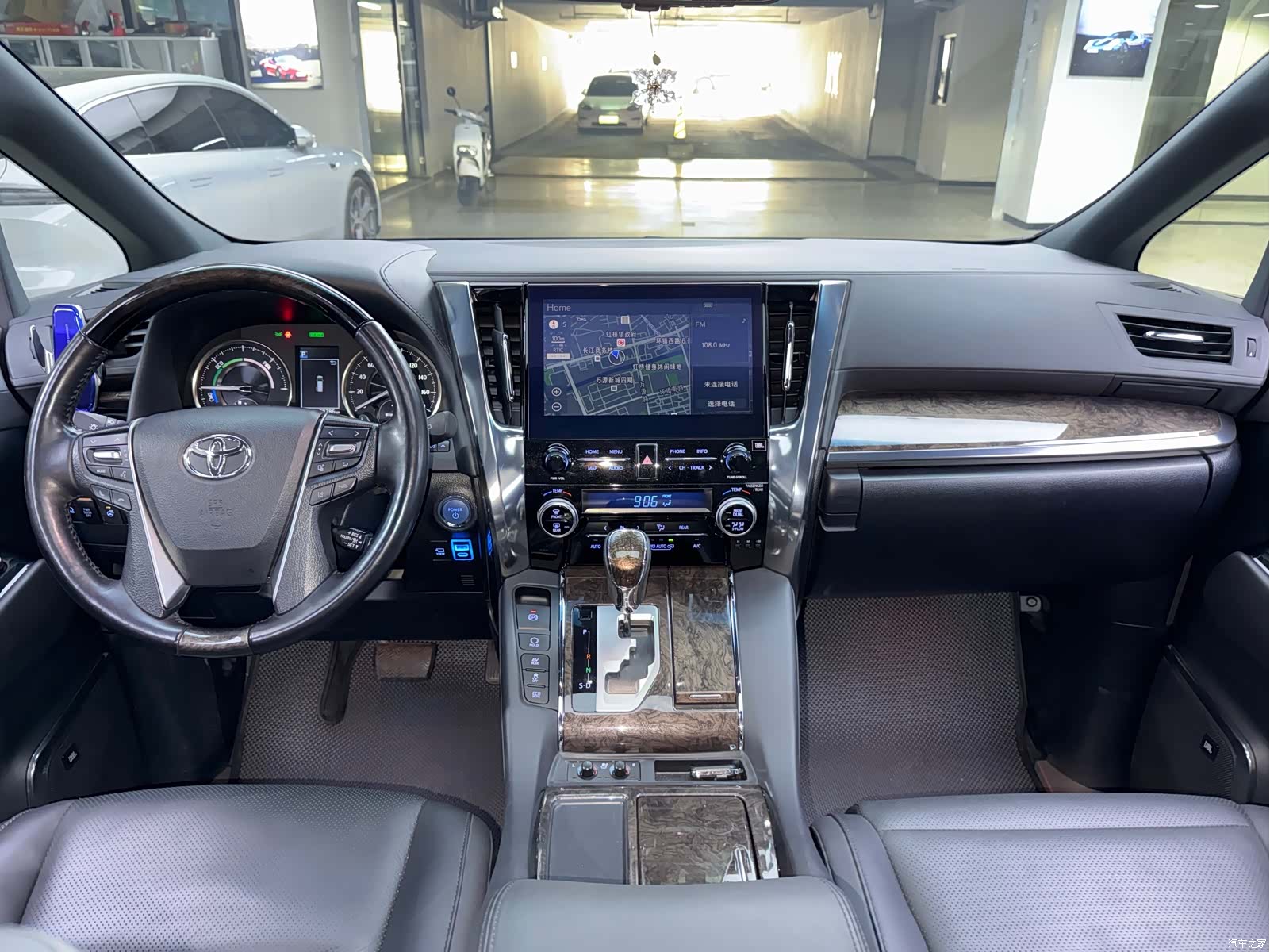 Toyota Alphard, 2022 20