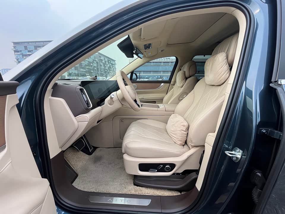 AITO Ask the world M9