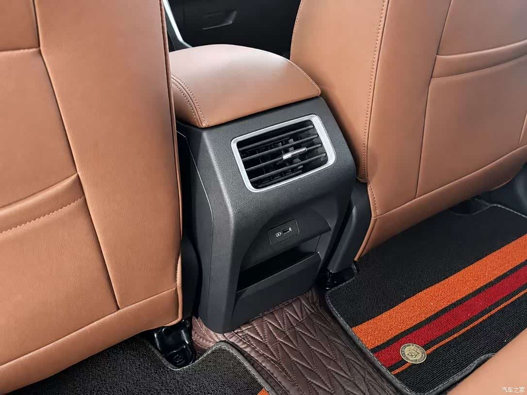Geely X6, 2022 11