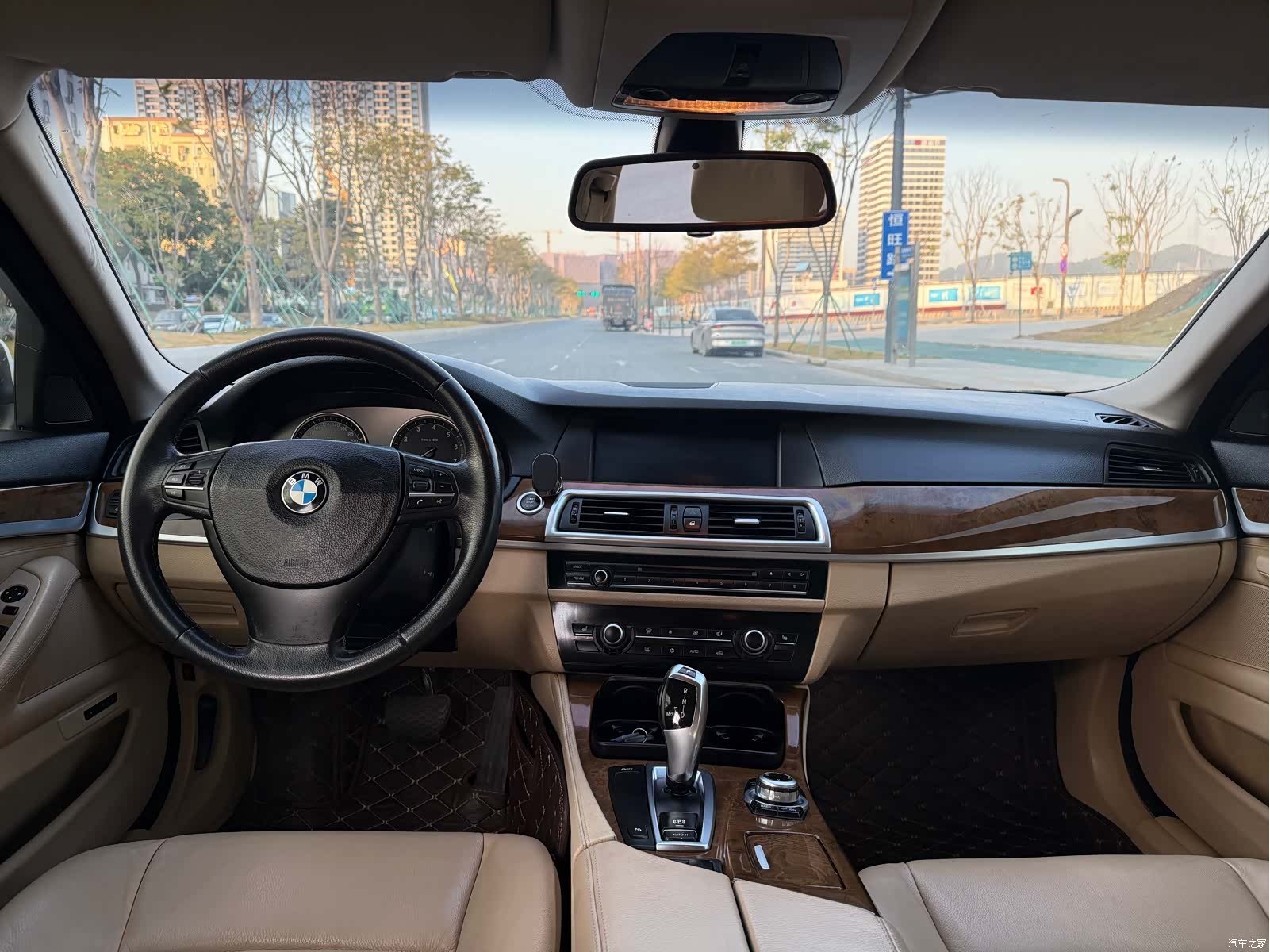 BMW 5 Series, 2011 11