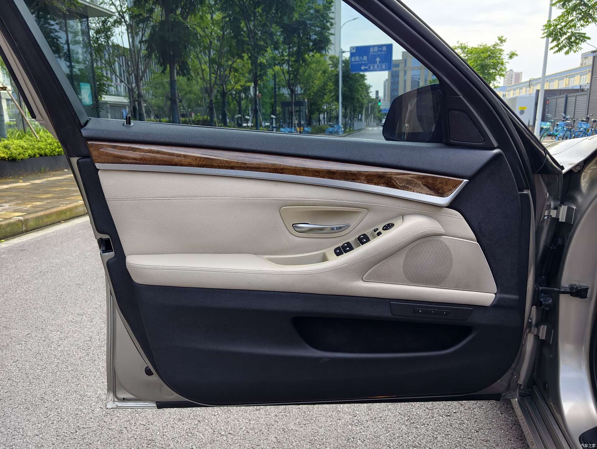 BMW 5 Series, 2011 13