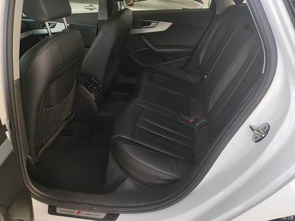 Audi A4L, 2019 17