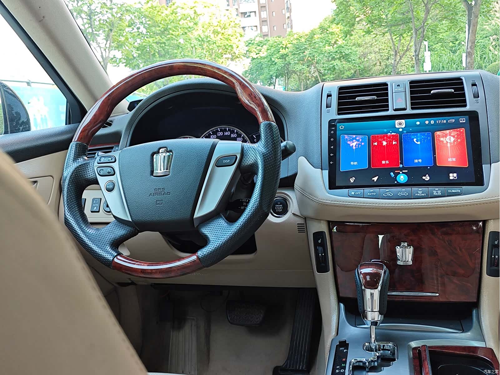 Toyota Crown, 2013 7