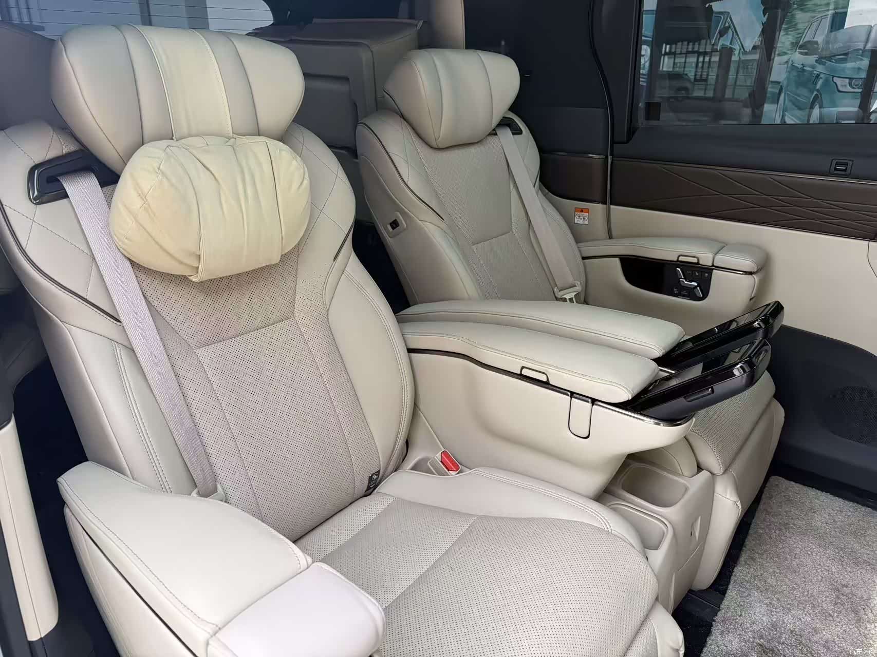 Toyota Vellfire, 2023 9