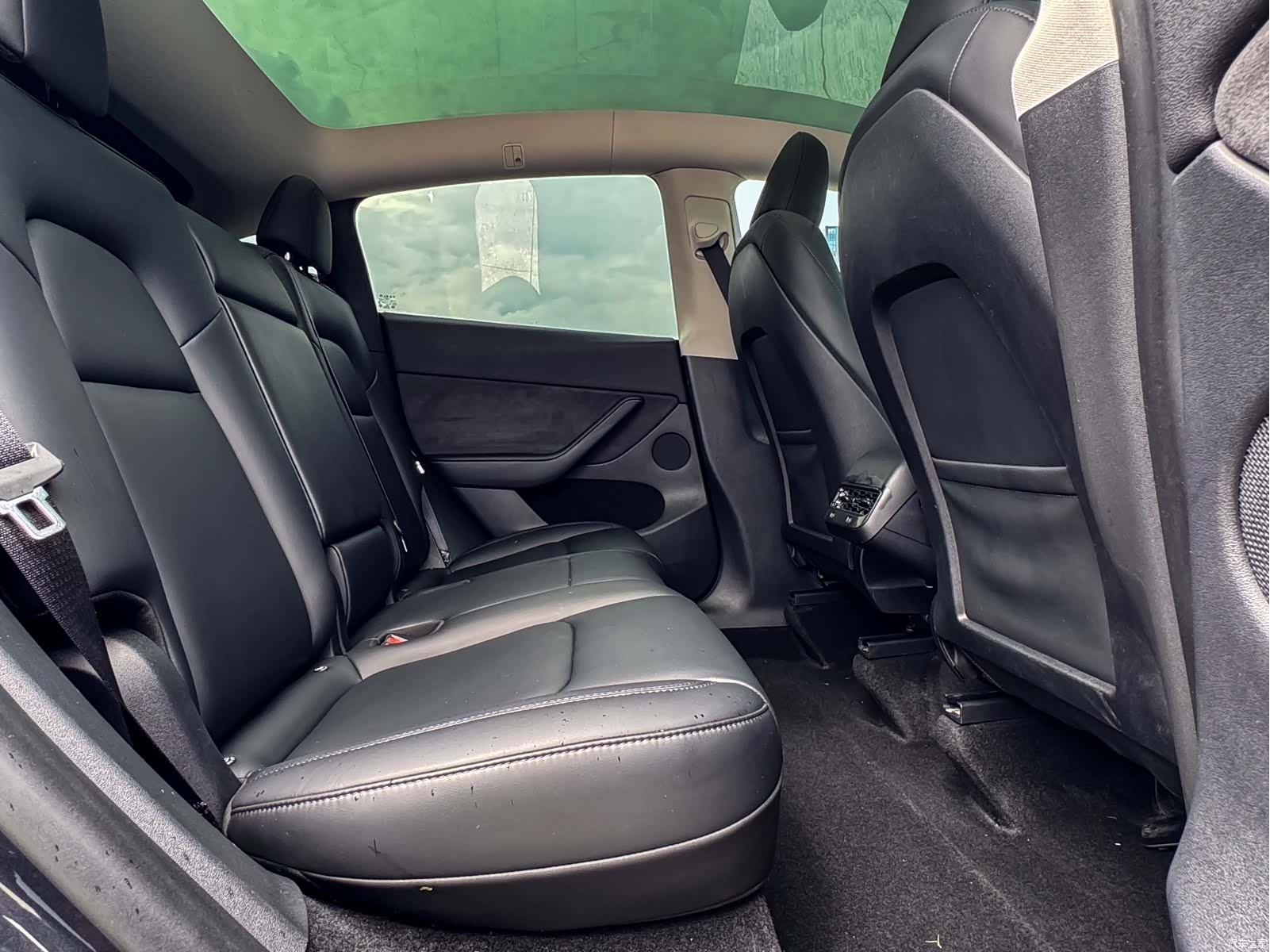 Tesla Model Y, 2024 12