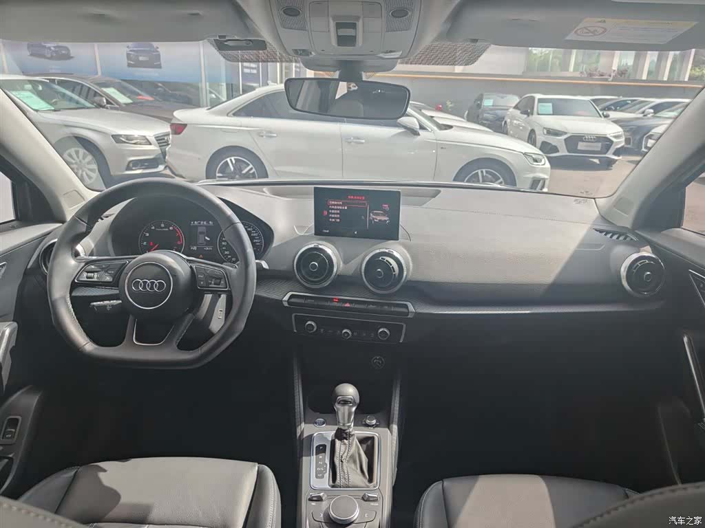 Audi Q2L, 2024 7