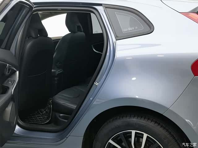 Volvo V40, 2018 6