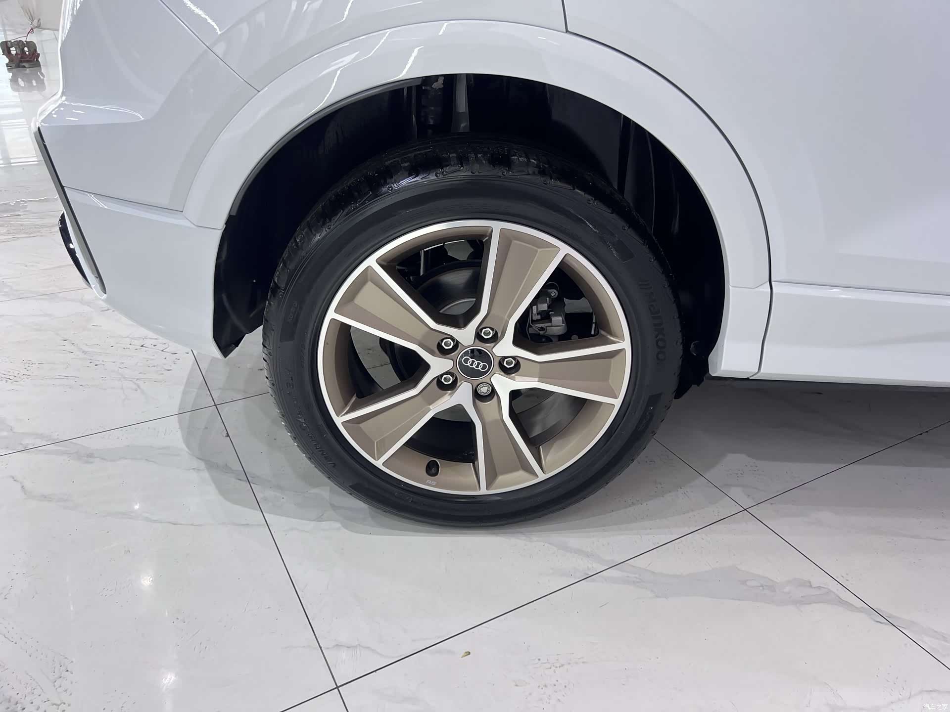 Audi Q2L, 2023 20