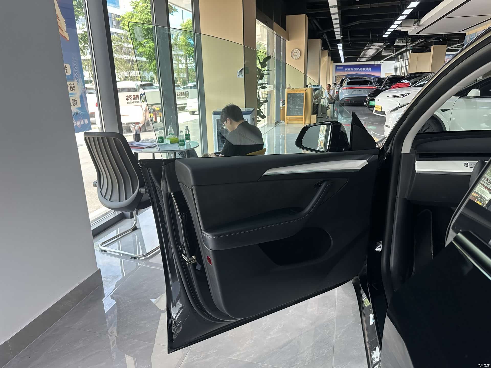 Tesla Model Y, 2022 13
