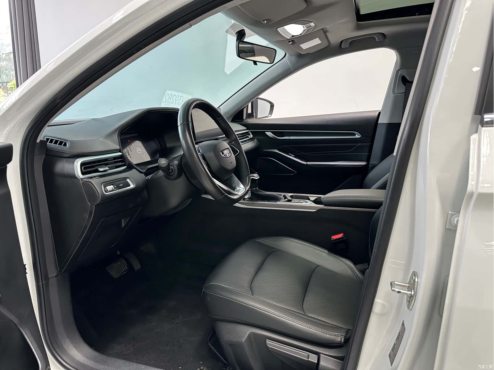 Geely Emgrand, 2022 4