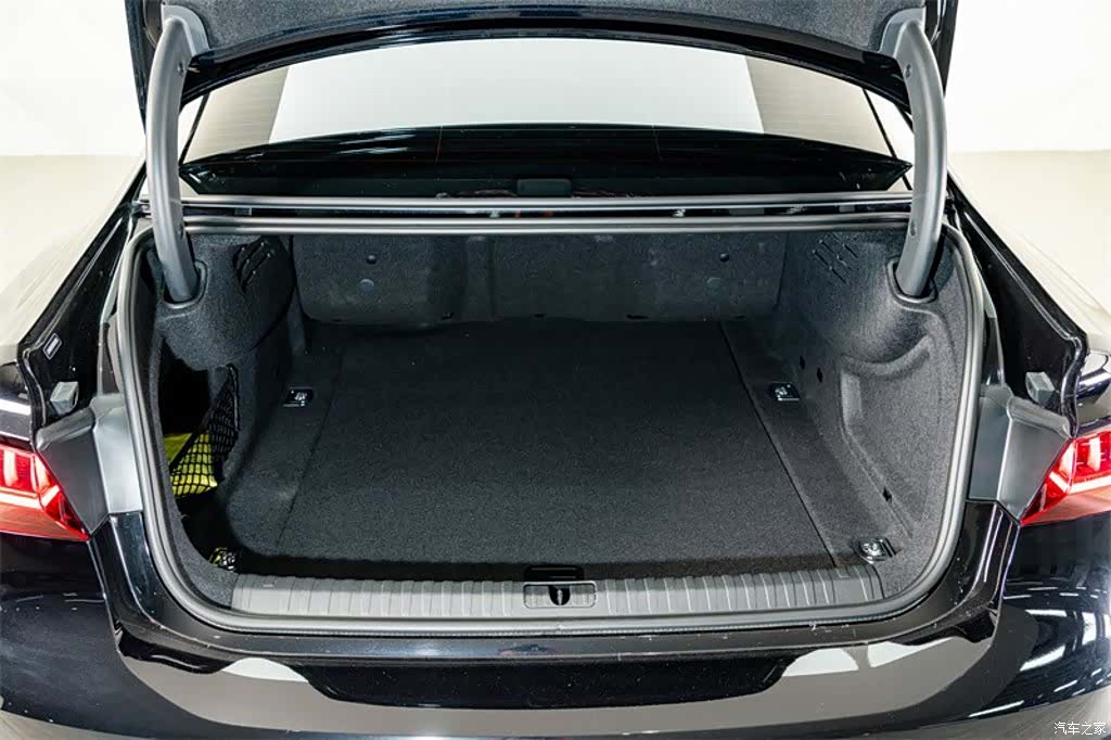 Audi A7L, 2025 24