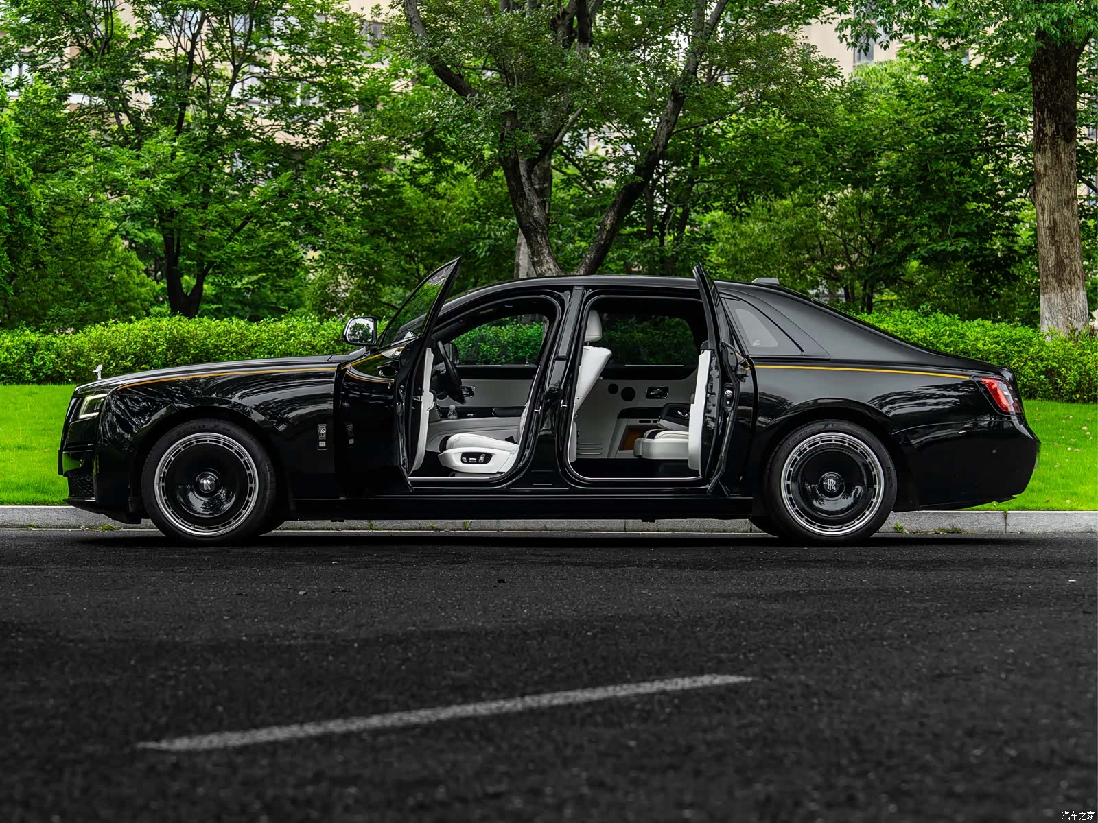 Rolls-Royce Ghost, 2021 все фото