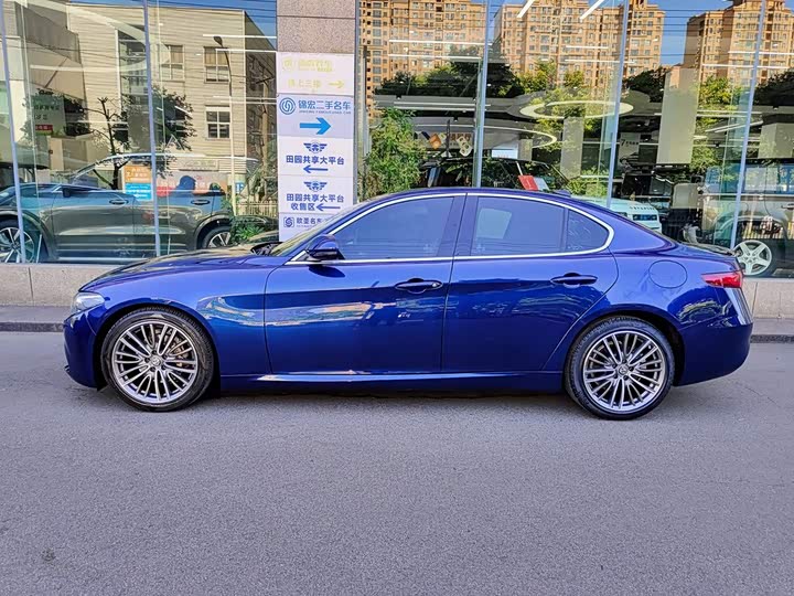 Alfa Romeo Giulia 2017 2.0T 200HP Luxury