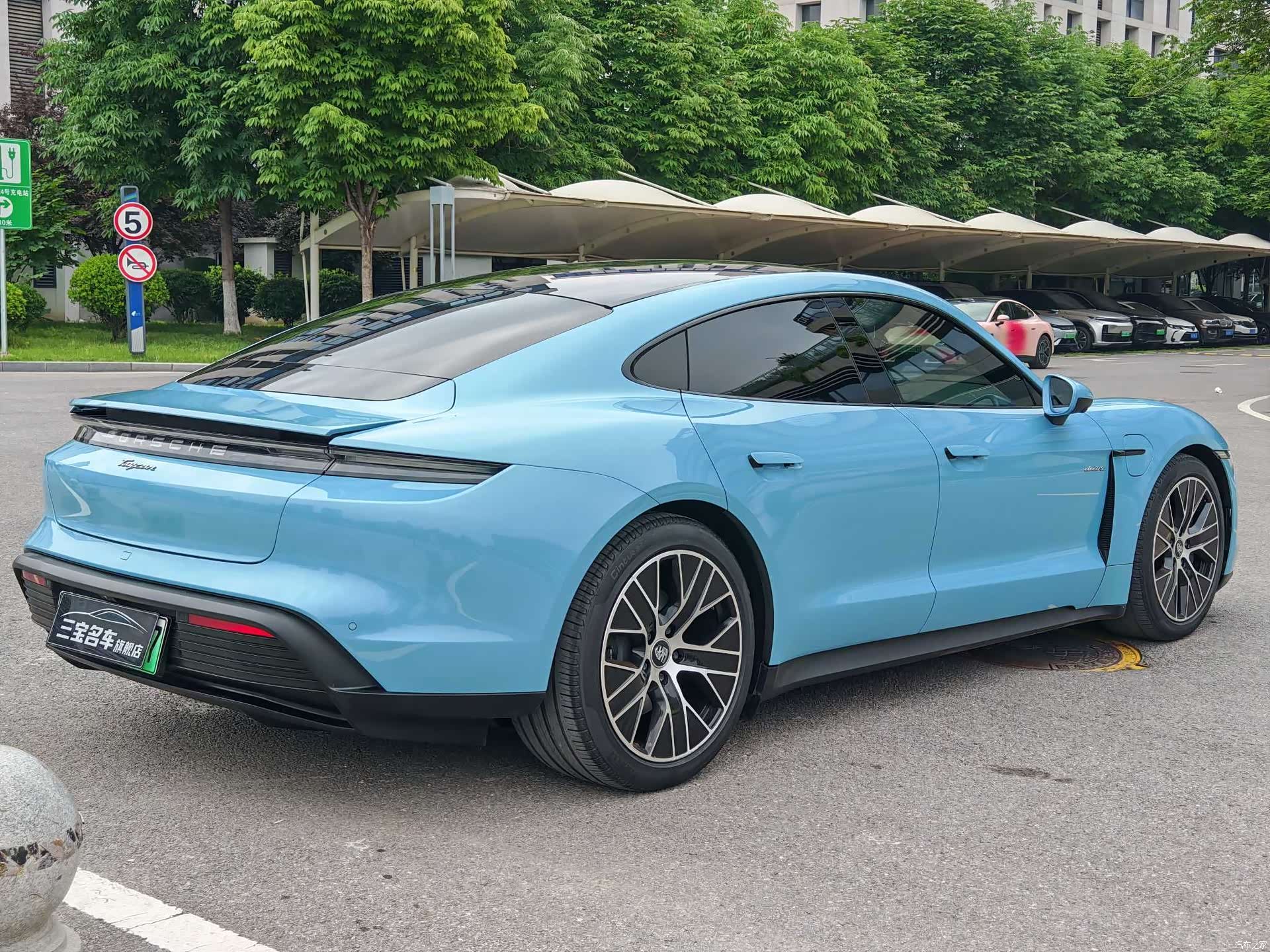 Porsche Taycan, 2021 10