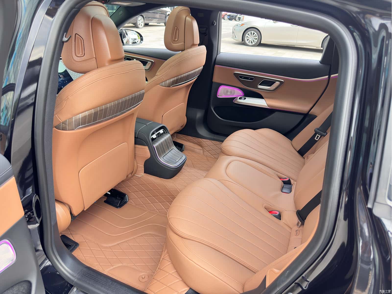Mercedes-Benz E-Class, 2024 13