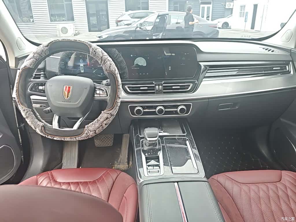 Hongqi HS5, 2024 10