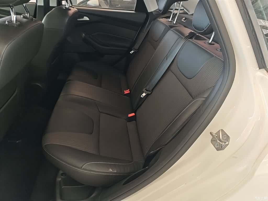 Ford Focus, 2015 17