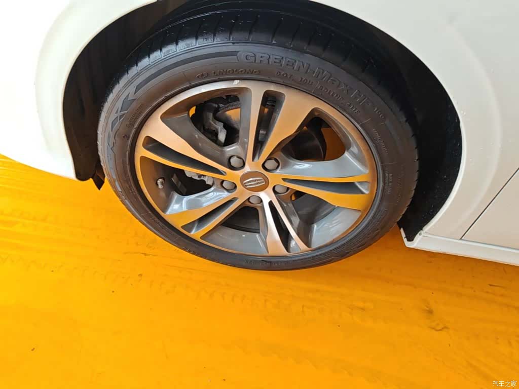Geely Binray, 2019 25