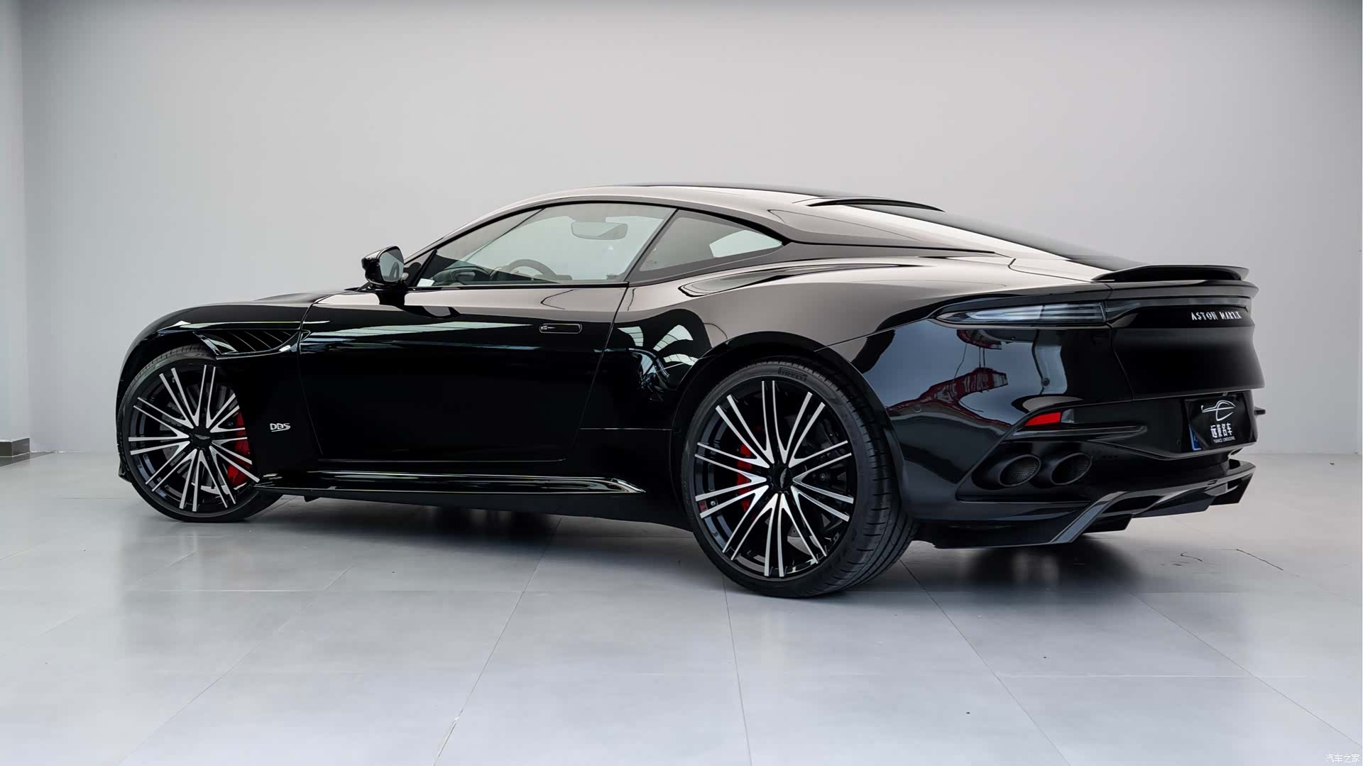 Aston Martin DBS, 2023 16