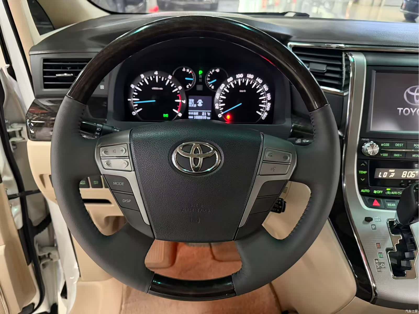 Toyota Alphard, 2012 11