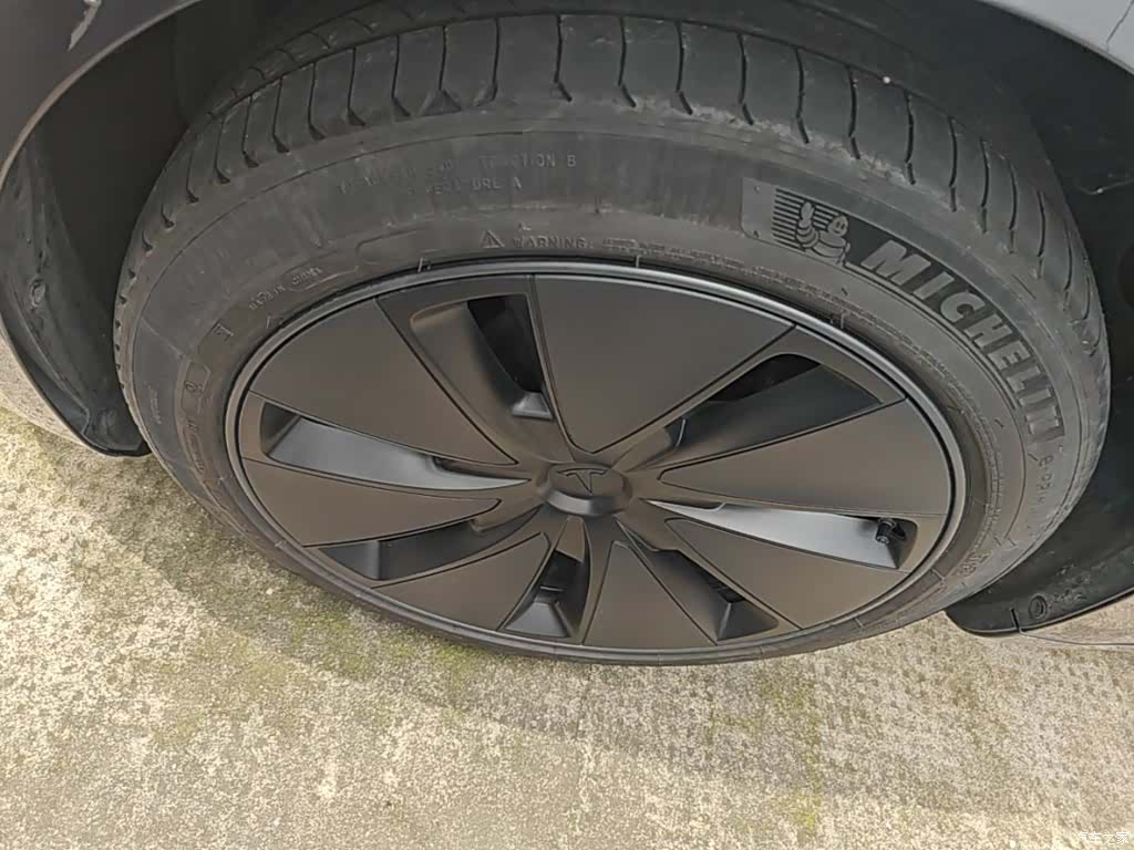 Tesla Model 3, 2024 23