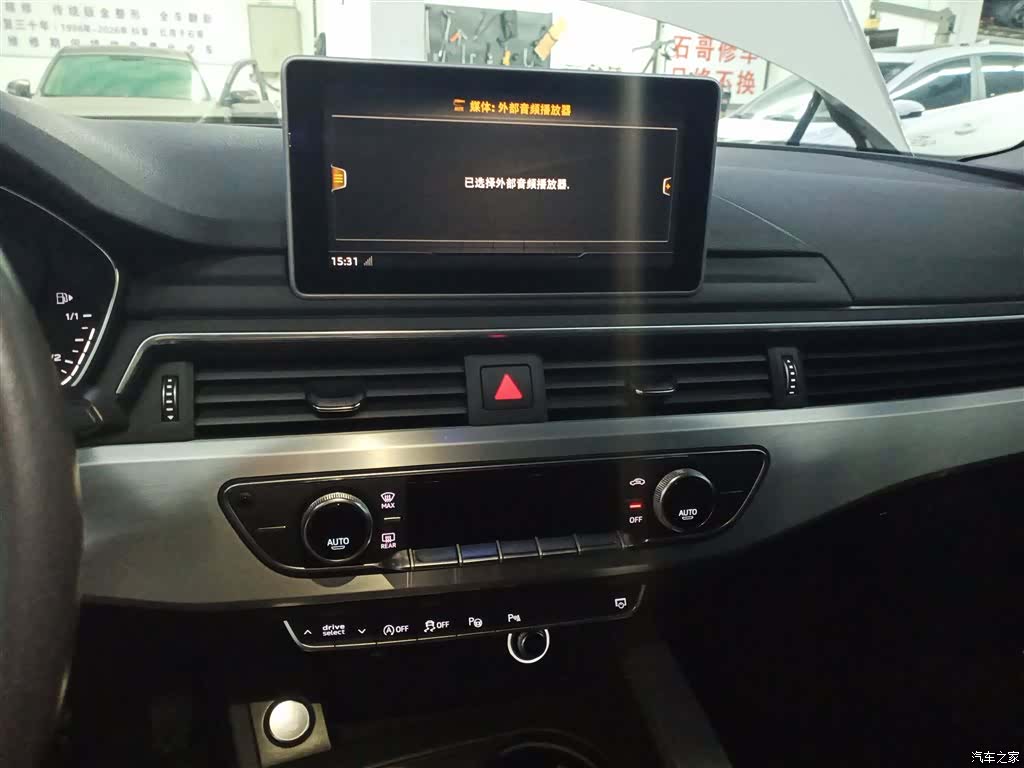 Audi A4L, 2019 все фото