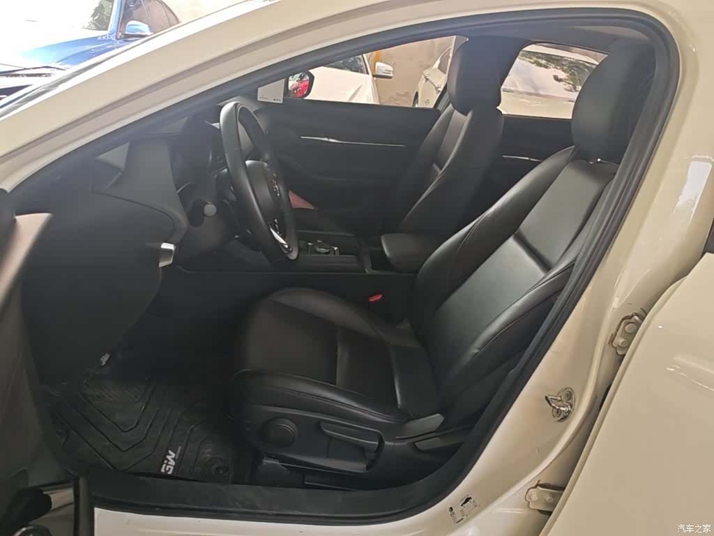 Mazda Mazda3, 2022 15