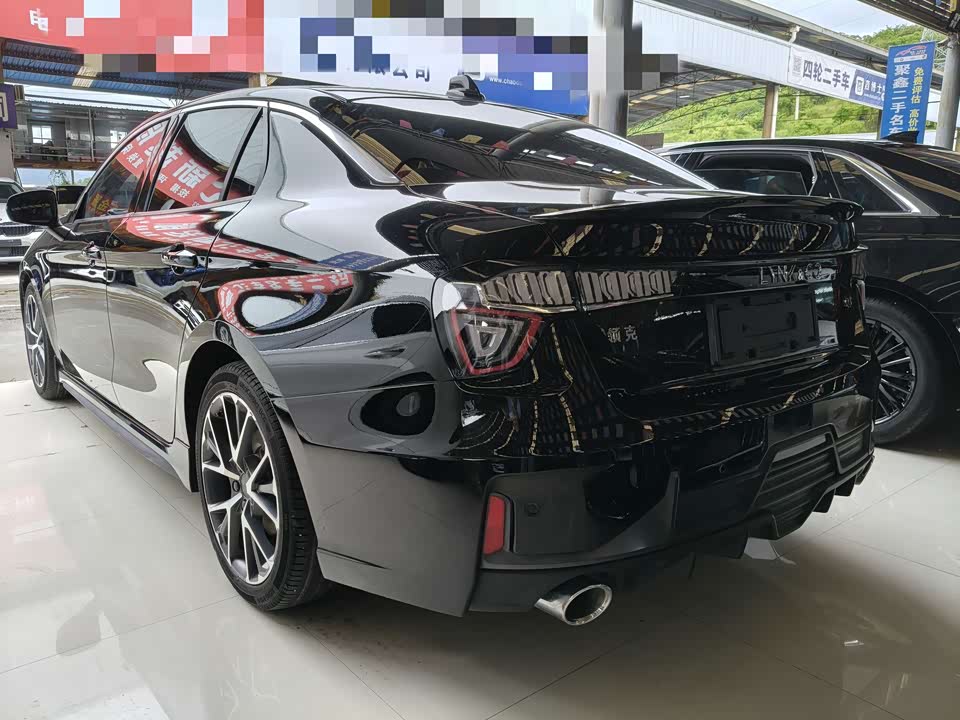 Lynk & Co 03
