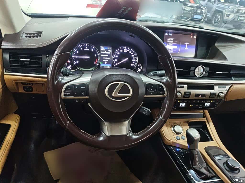 Lexus ES, 2016 3