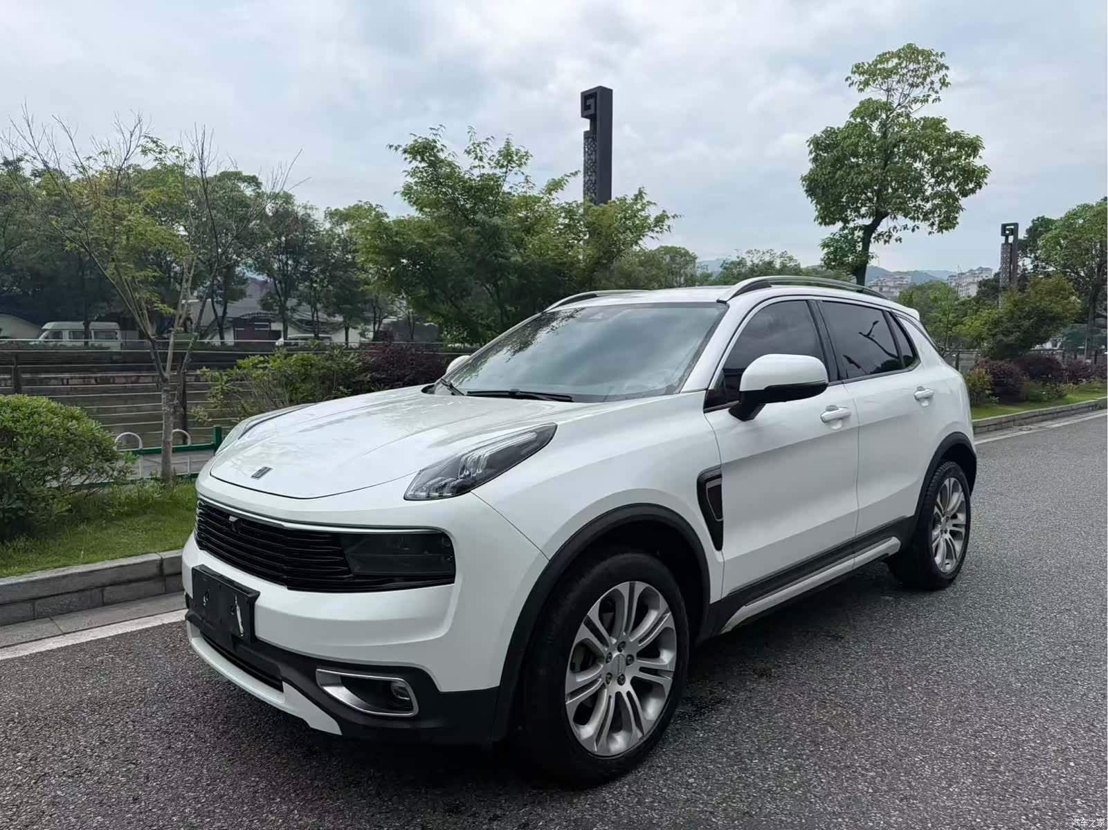 Lynk & Co 01