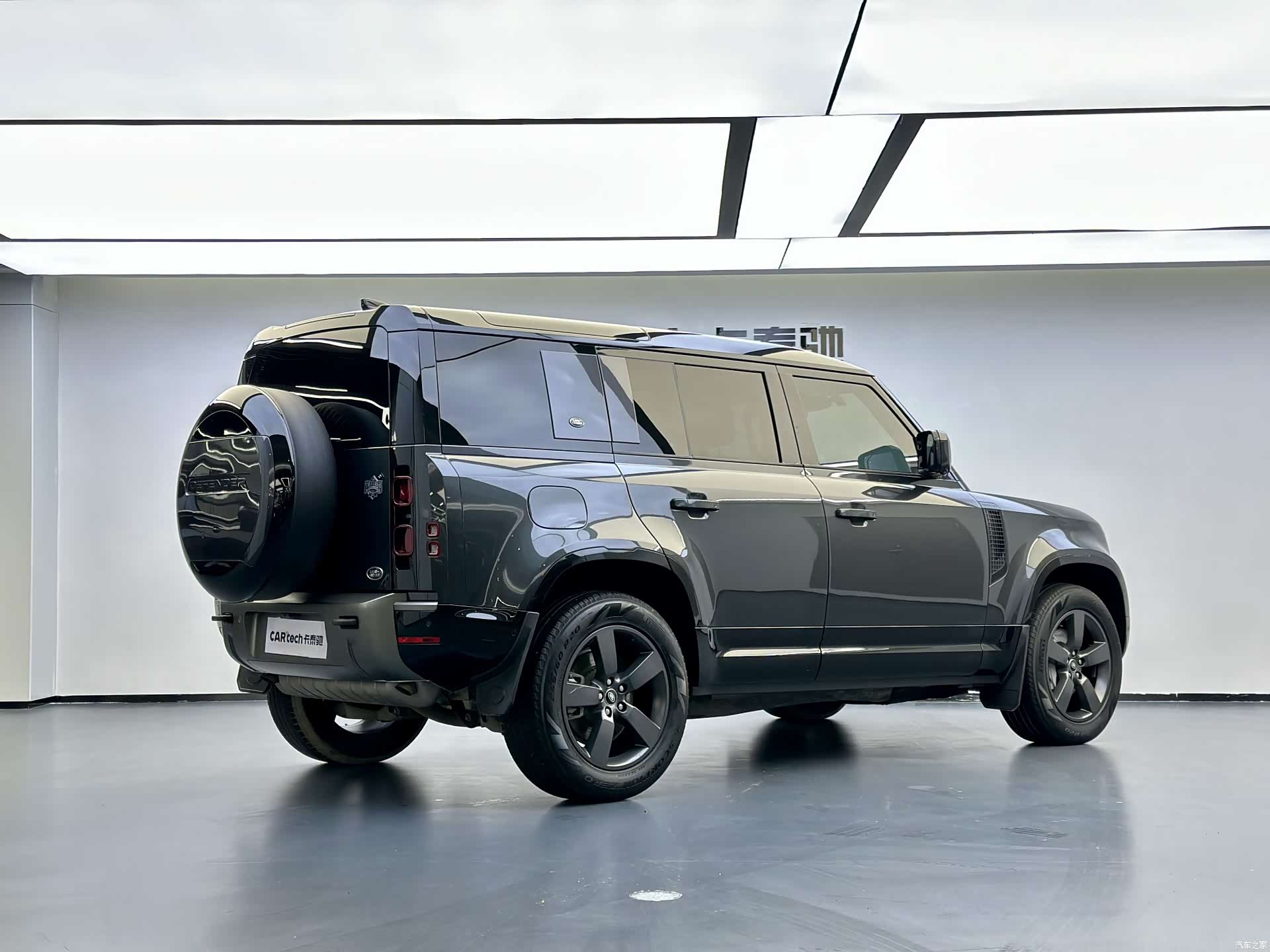 Land Rover Defender, 2023 4