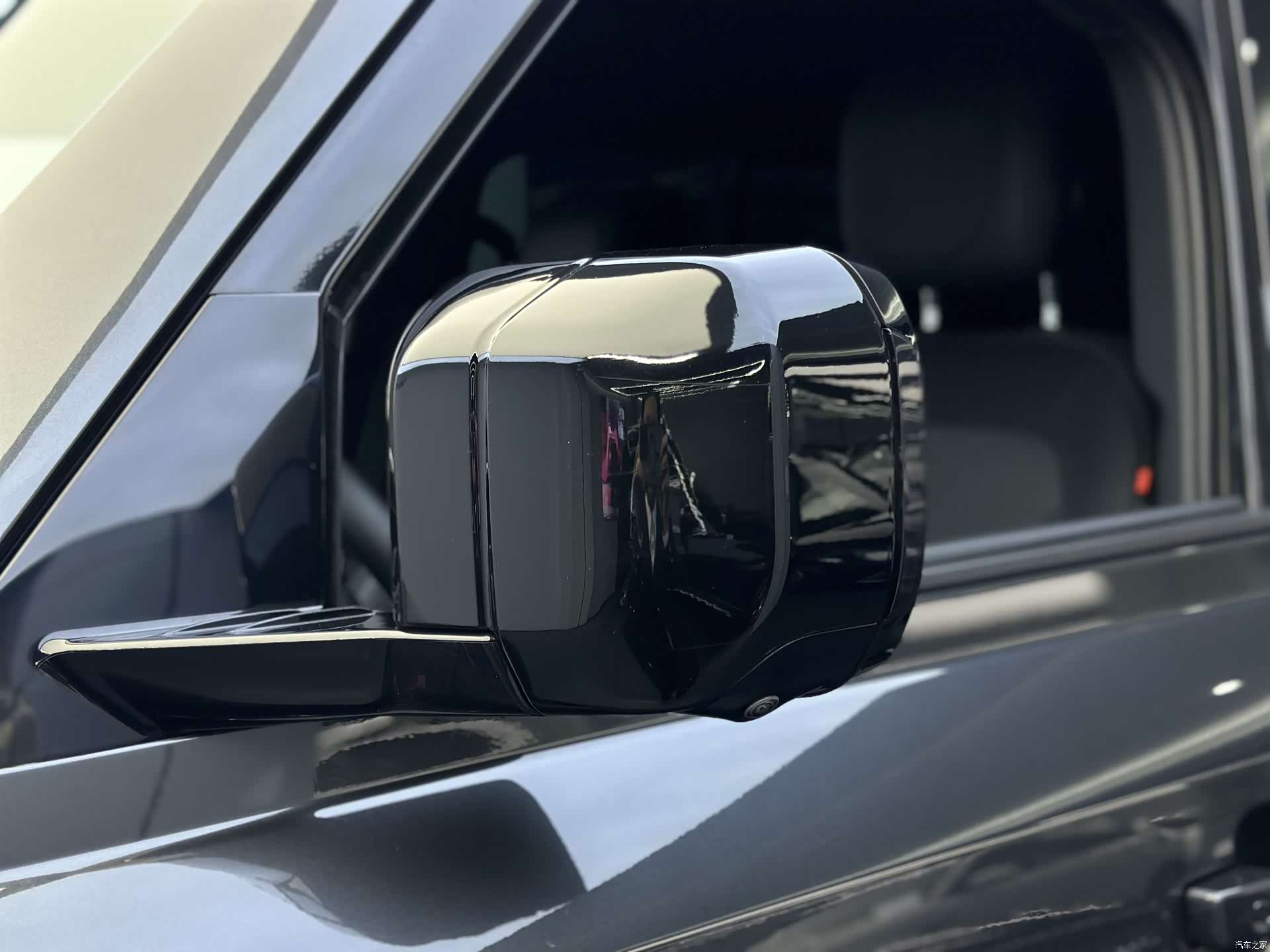 Land Rover Defender, 2023 24