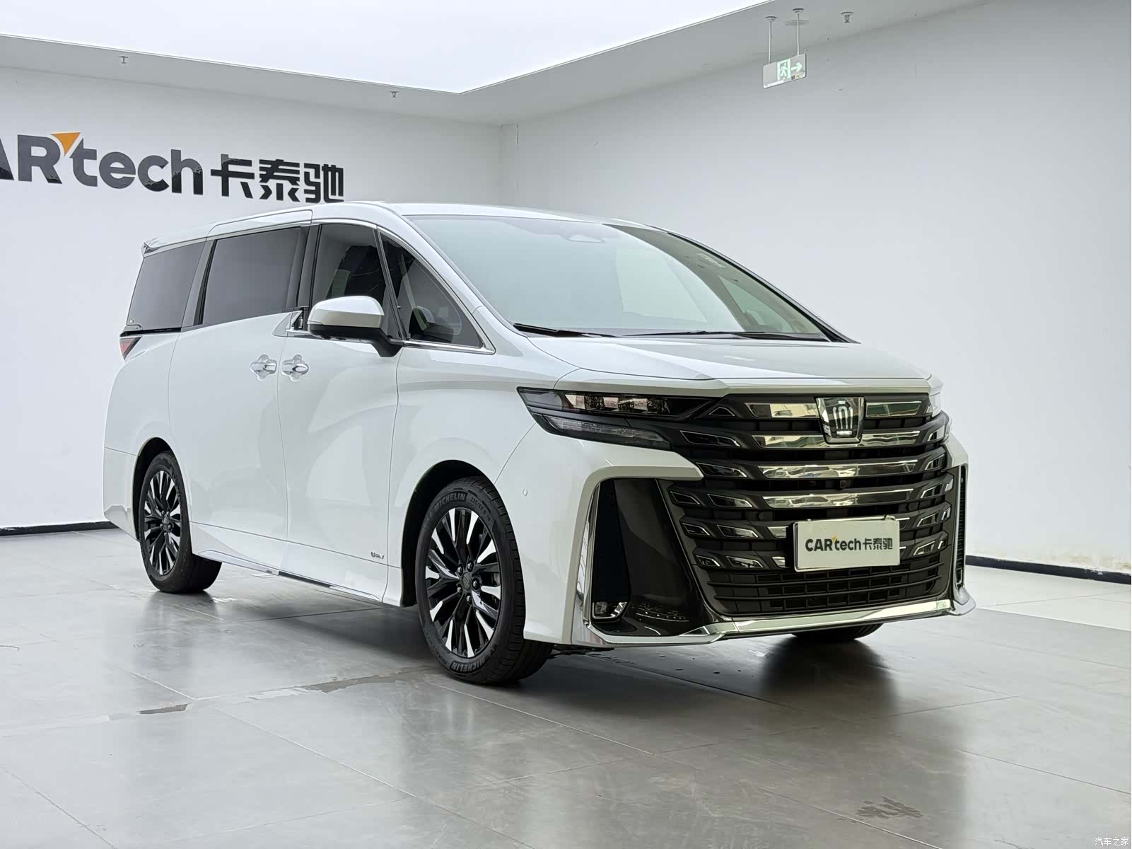 Toyota Vellfire, 2024 все фото