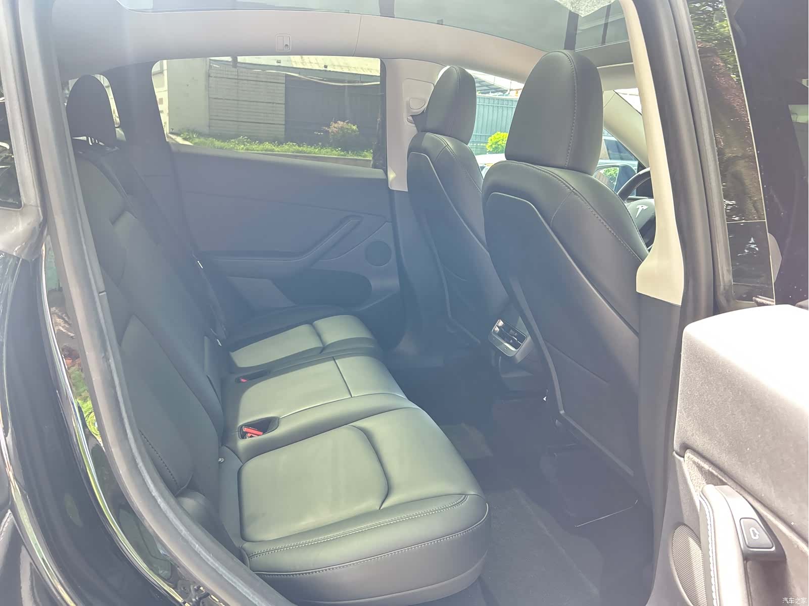 Tesla Model Y, 2022 13