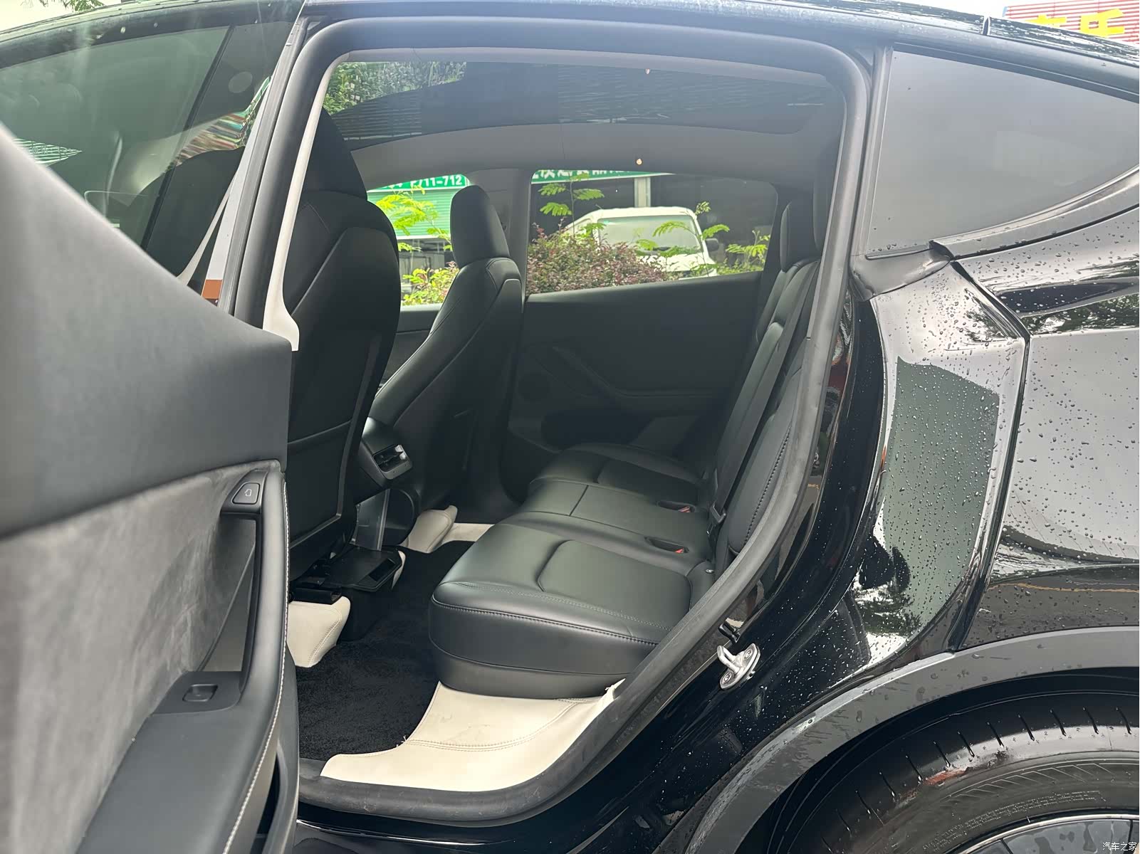Tesla Model Y, 2024 4