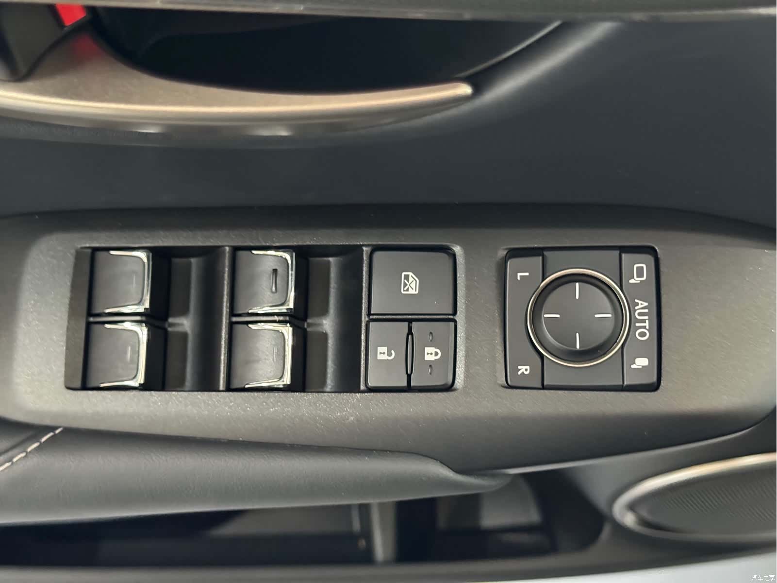 Lexus NX, 2021 11