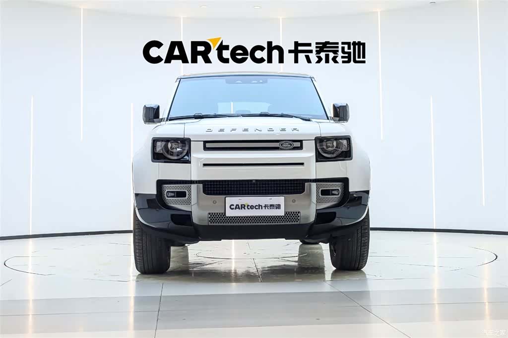 Land Rover Defender, 2024 3