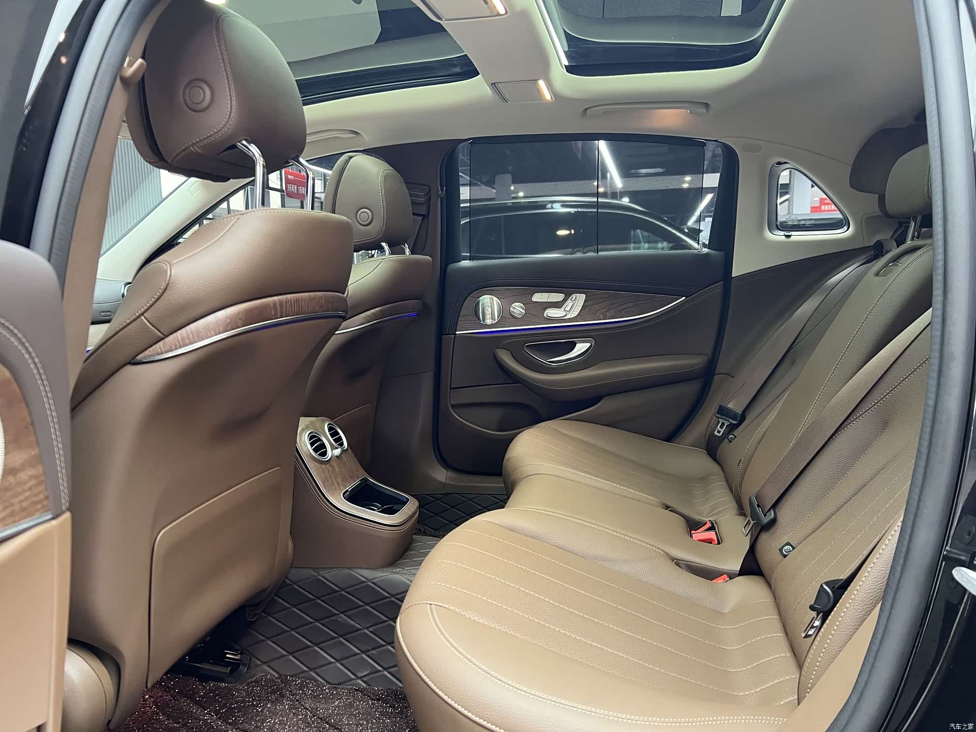 Mercedes-Benz E-Class, 2023 11