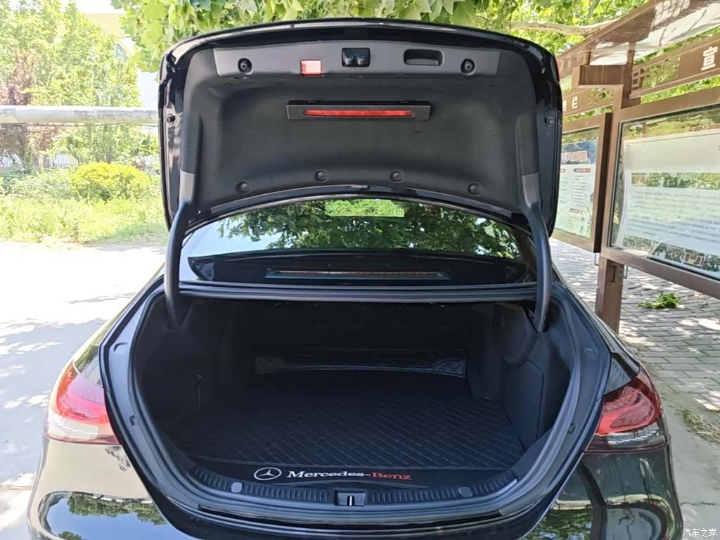 Mercedes-Benz E-Class, 2021 19