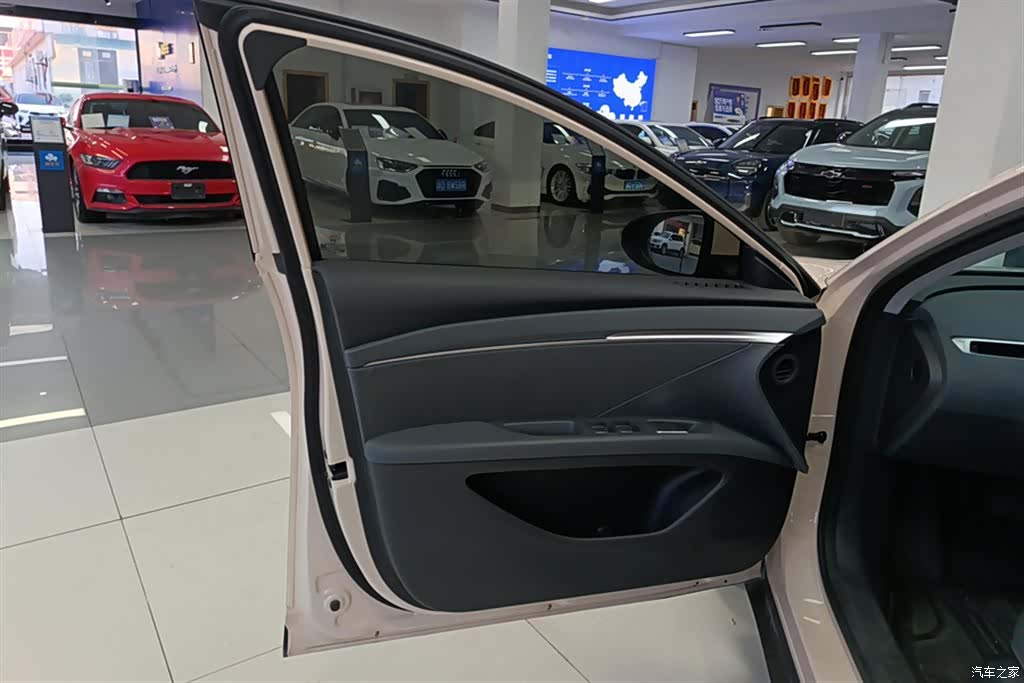 Xpeng Mona M03, 2025 7