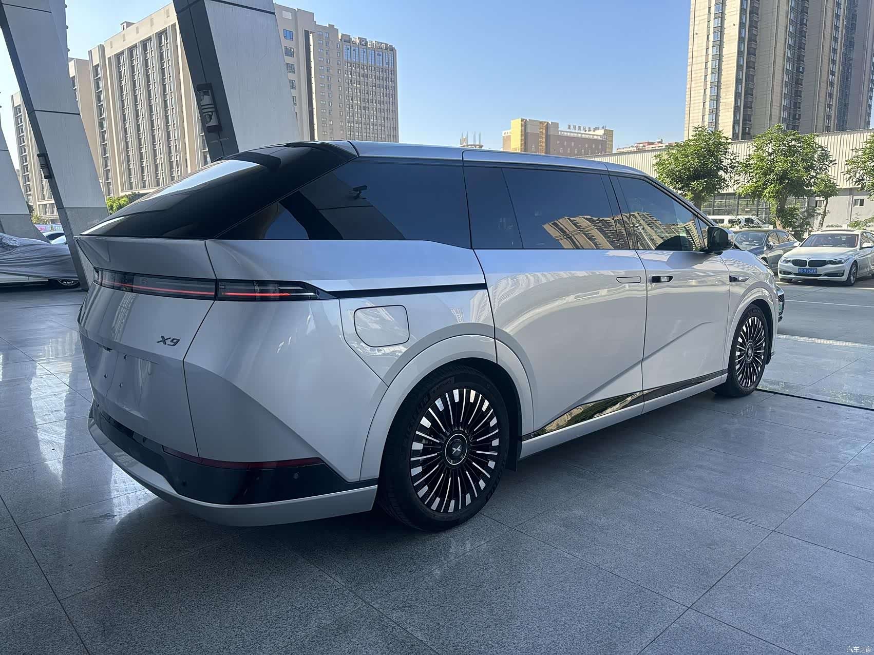 Xpeng X9, 2025 9