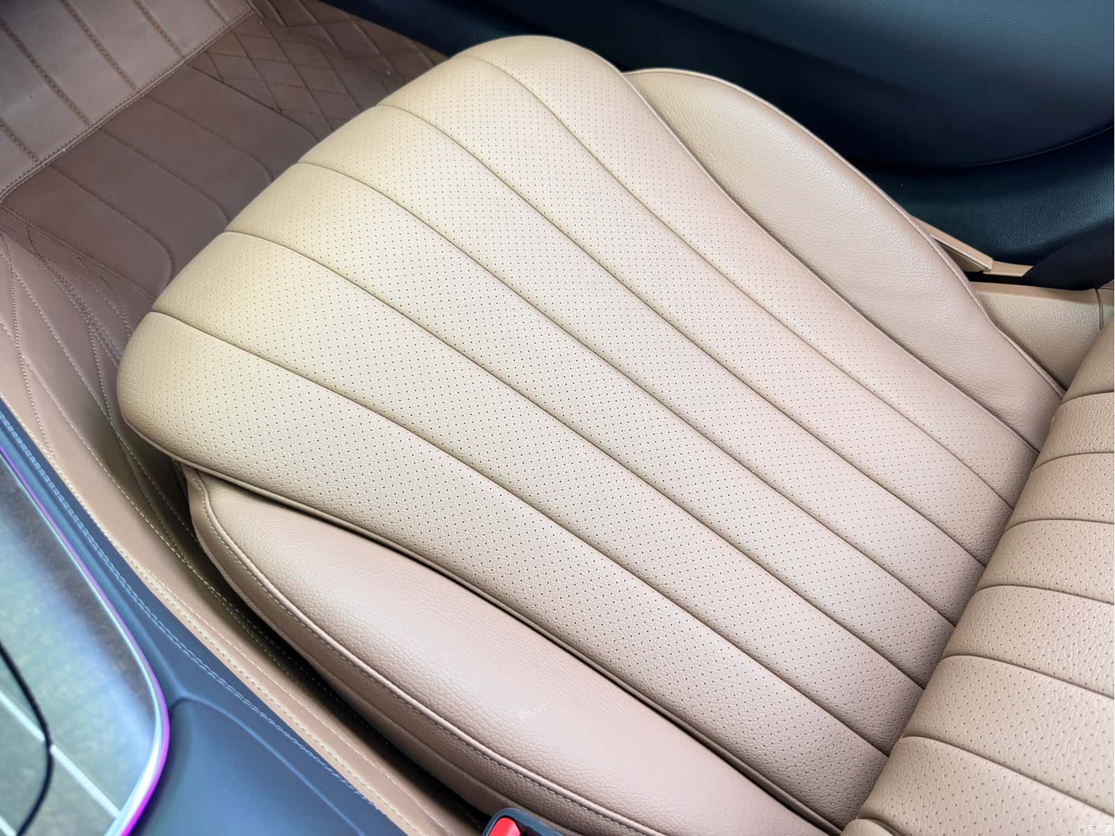 Mercedes-Benz E-Class, 2024 19
