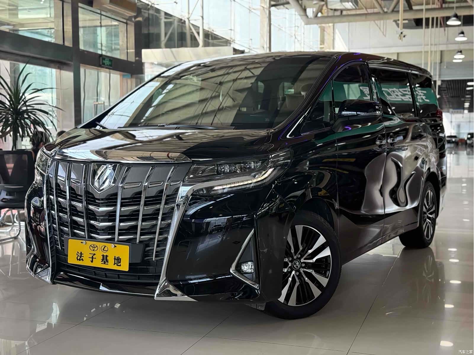 Toyota Alphard, 2018 1