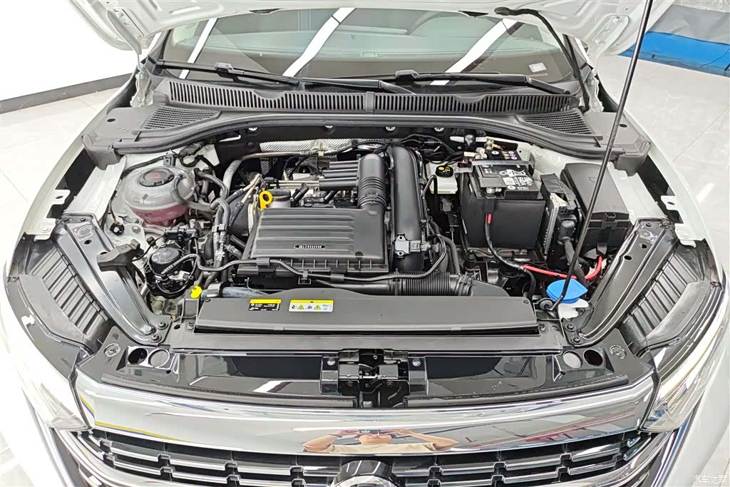 Volkswagen Sagitar, 2024 10