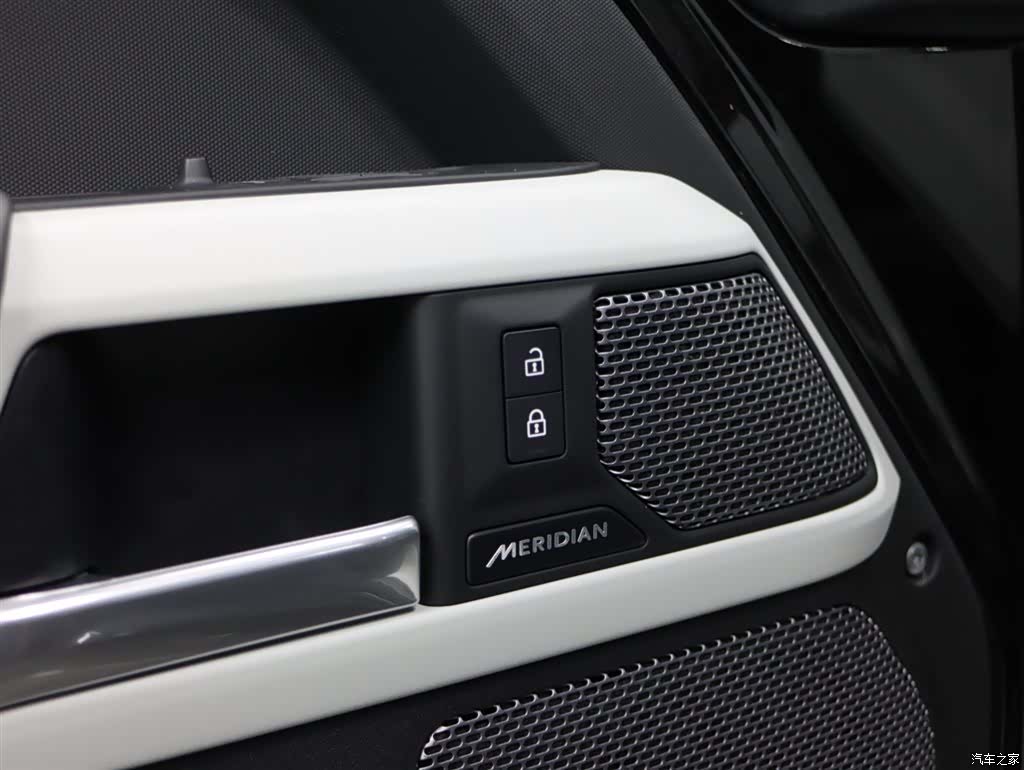 Land Rover Defender, 2024 7