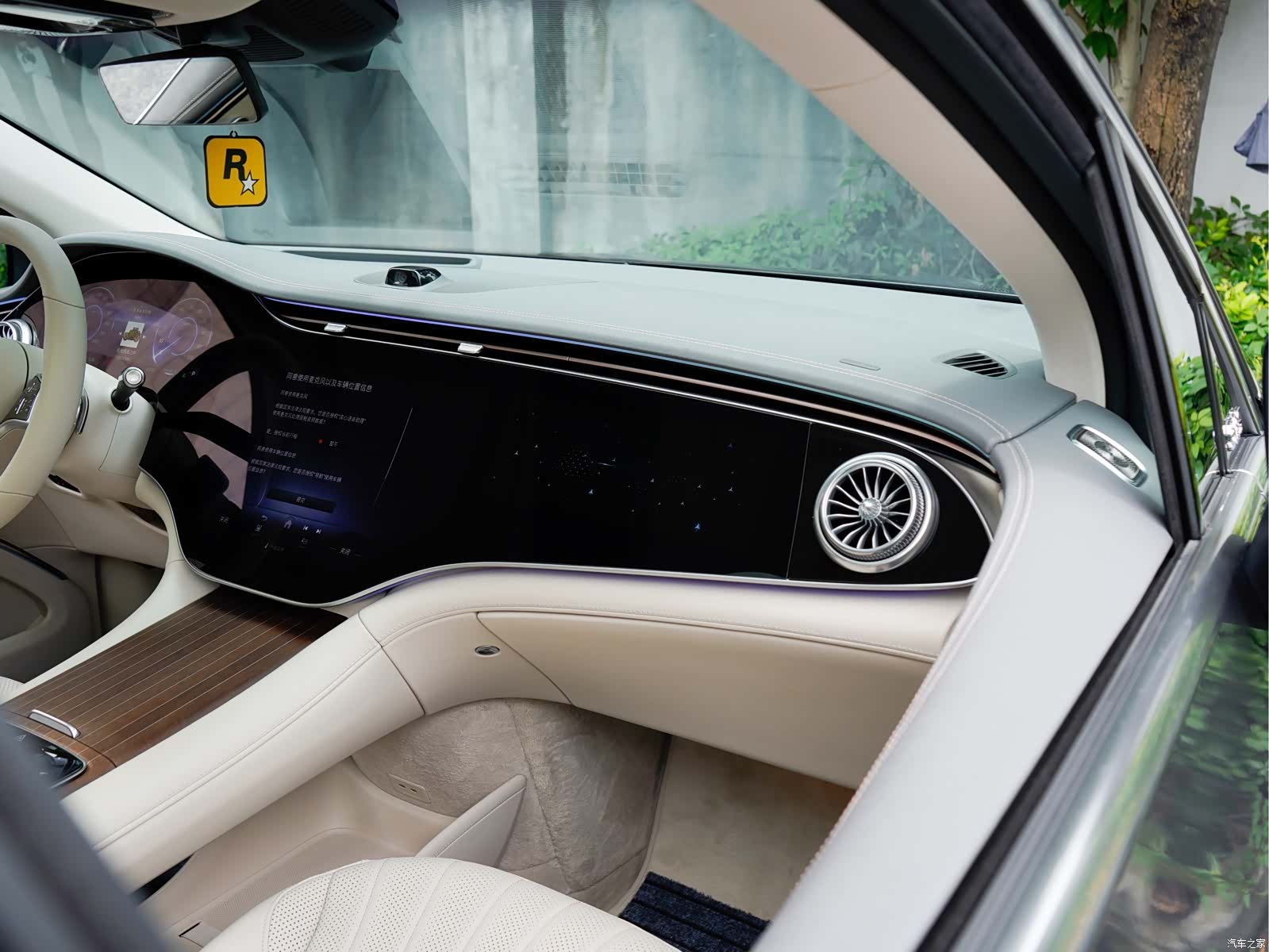 Mercedes-Benz EQS, 2023 19
