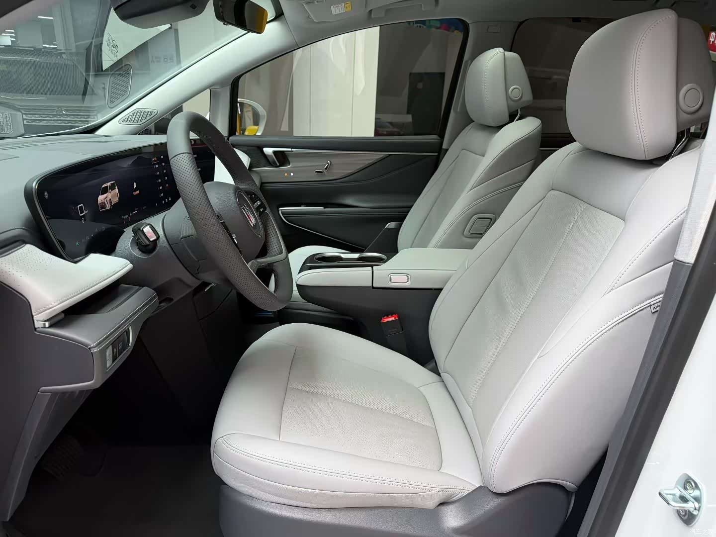 Buick GL8, 2025 8