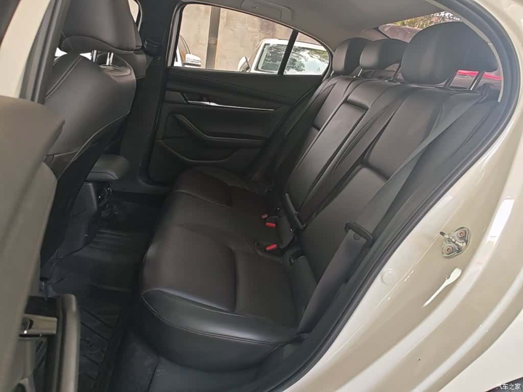 Mazda Mazda3, 2022 17