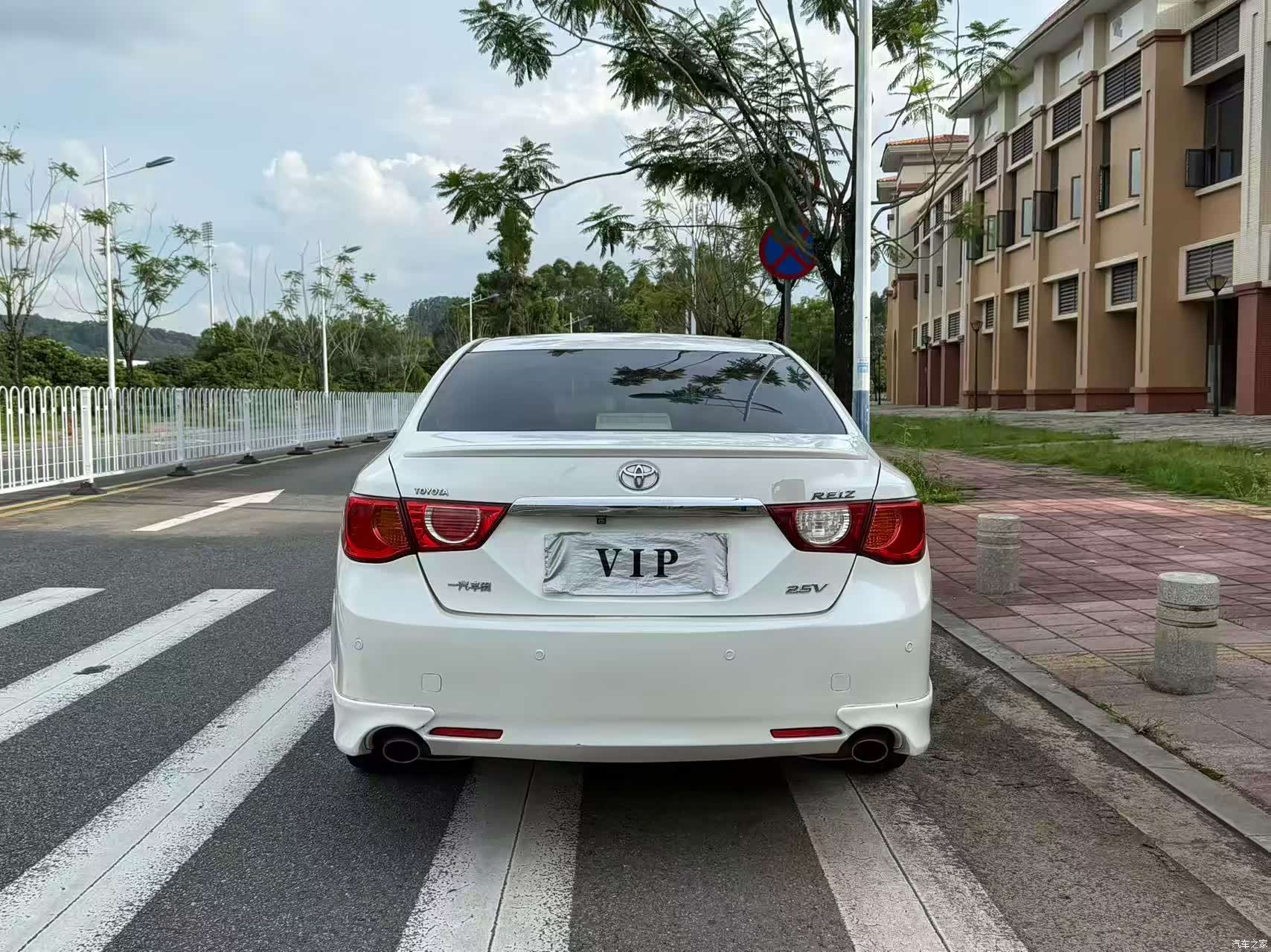 Toyota 2.5V, 2013 7