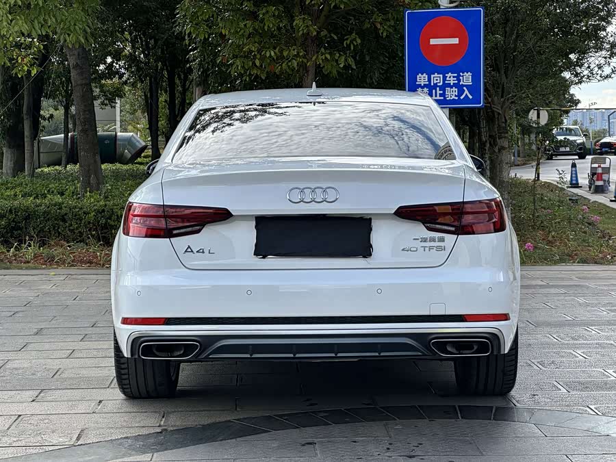 Audi A4L 2019, фото 20
